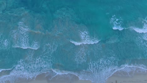 Static-Aerial-Shot-Of-The-Ocean-Waves-Crashing-On-The-Stunning-Sherwood-Beach,-Hawaii
