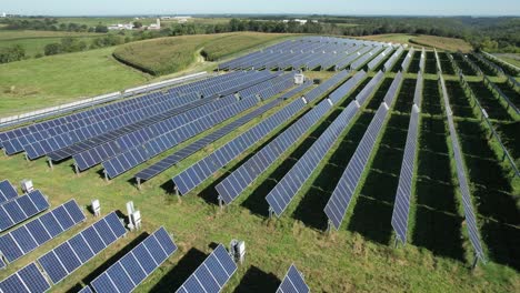 A-large-number-of-solar-panels-stand-along-side-crops-in-Wisconsin-farm-fields-2