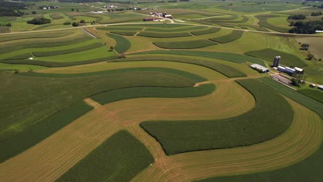 Konturierte-Landwirtschaftliche-Felder-Im-Südwesten-Von-Wisconsin-7