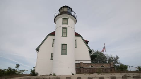 Historic-Point-Betsie-Lighthouse-in-Frankfort,-Michigan-along-Lake-Michigan-with-gimbal-video-panning-left-to-right
