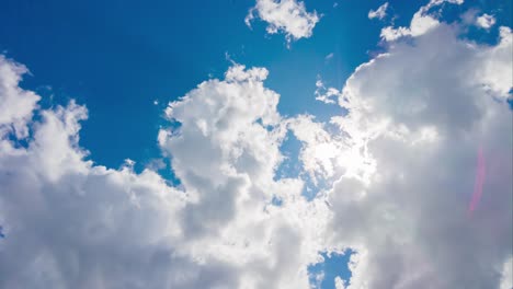 Cielo-Abierto-Nube-Masa-Algodón-Nubes-Fondo-Azul-Al-Aire-Libre-Cúmulo-De-Nubes-En-Movimiento-Arremolinándose-Hacia-Arriba