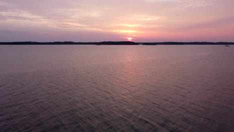 Ostsee-Während-Des-Sonnenuntergangs.-Drohnenschuss