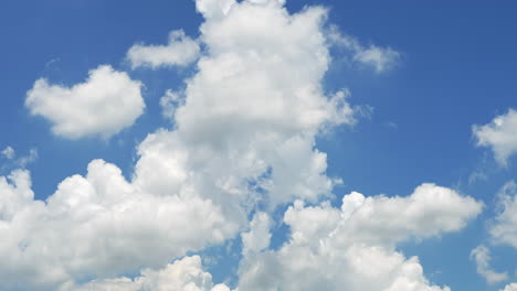Zeitraffer-Des-Schönen-Blauen-Himmels-Mit-Wolken-An-Einem-Hellen-Sonnigen-Tag-Zum-Bewegen-Des-Abstrakten-Hintergrunds