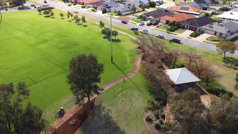 Aerial-Tilt-Up-View-Over-Riverlinks-Park-Clarkson,-Perth-Australia