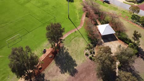 Aerial-Descending-Shot-Over-Riverlinks-Park-In-Spring,-Clarkson-Perth