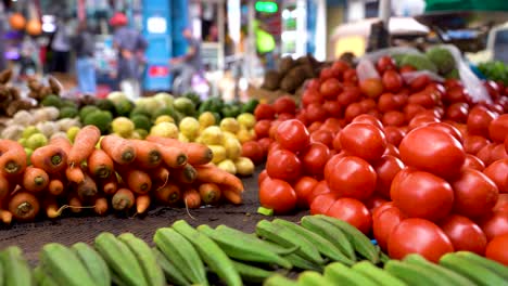 A-pan-shot-of-tomatoes,-carrots-and-cucumbers-in-a-Street-grocery-shop