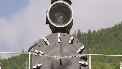 Dampflokomotive-Der-Schmalspurbahn-Kukushka-In-Bakuriani,-Georgia