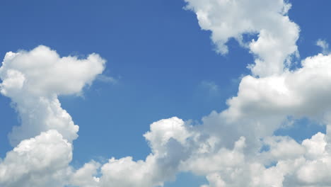 Zeitraffer-Des-Schönen-Blauen-Himmels-Mit-Wolken-An-Einem-Hellen-Sonnigen-Tag-Zum-Bewegen-Des-Abstrakten-Hintergrunds-1