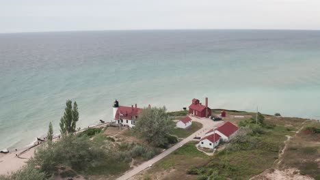 Historic-Point-Betsie-Lighthouse-in-Frankfort,-Michigan-located-along-Lake-Michigan-with-drone-video-wide-shot-from-side-moving-in