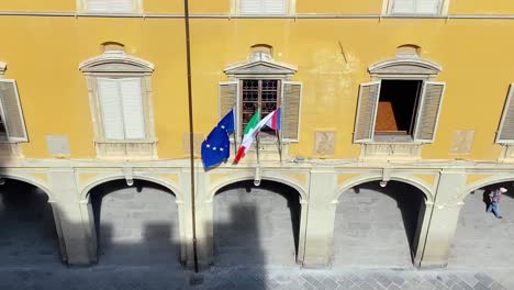 Banderas-Vuelan-Al-Sol:-Banderas-Europeas,-Italianas-Y-Prato