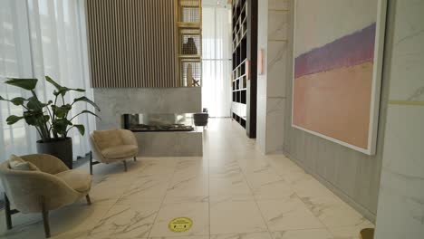 Moderne-Zeitgenössische-Lobby-Luxus-Im-Wartebereich-Eines-Hochhauses-Mit-Eigentumswohnungen-In-Toronto