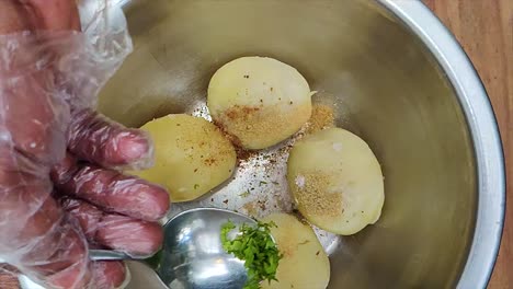 B-Rolle-Kartoffeln,-Die-In-Heißem-Wasser-Kochen-1