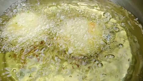 B-Roll-of-potatoes-boiling-in-hot-water