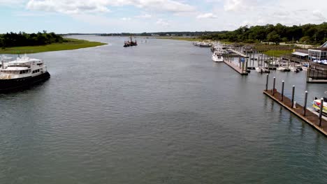Intracoastal-waterway-aerial-with-yachts-at-wrightsville-beach-nc,-north-carolina