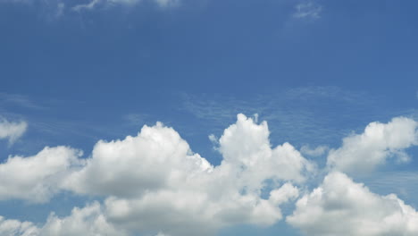Zeitraffer-Des-Schönen-Blauen-Himmels-Mit-Wolken-An-Einem-Hellen-Sonnigen-Tag-Zum-Bewegen-Des-Abstrakten-Hintergrunds-5