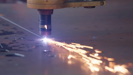 4K-Close-Up-Of-Hot-Plasma-Cutting-Steel-Sheet-In-Metal-Workshop-With-Sparks,-Slow-Motion