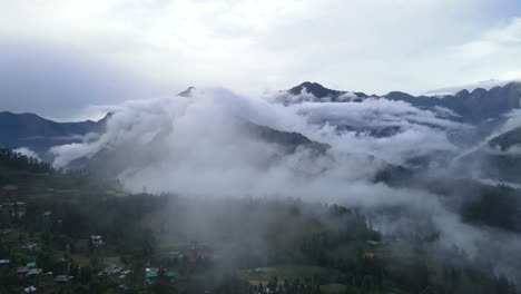Drone-Shot-of-a-cloudy-Sainj-Valley-in-Himachal-Pradesh-near-Manali,-Kasol-12