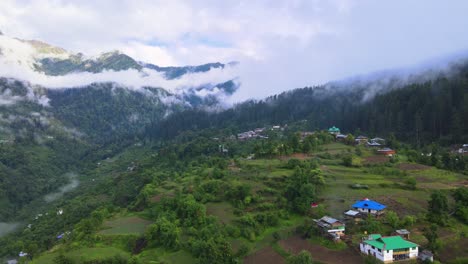 Drone-Shot-of-a-cloudy-Sainj-Valley-in-Himachal-Pradesh-near-Manali,-Kasol-9