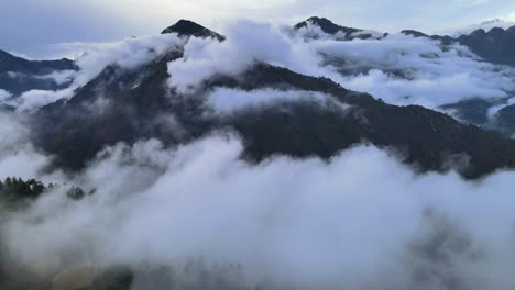 Drone-Shot-of-a-cloudy-Sainj-Valley-in-Himachal-Pradesh-near-Manali,-Kasol-8