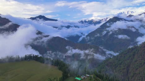 Drone-Shot-of-a-cloudy-Sainj-Valley-in-Himachal-Pradesh-near-Manali,-Kasol-3