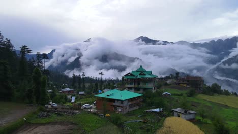 Drone-Shot-of-a-cloudy-Sainj-Valley-in-Himachal-Pradesh-near-Manali,-Kasol-2