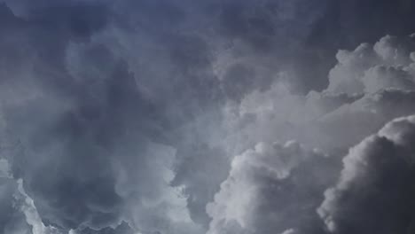 Blick-Auf-Blitze-In-Cumulonimbus-Wolken