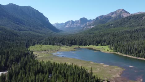 This-is-a-summer-clip-at-Hyalite-Reservoir-which-is-just-outside-Bozeman,-Montana