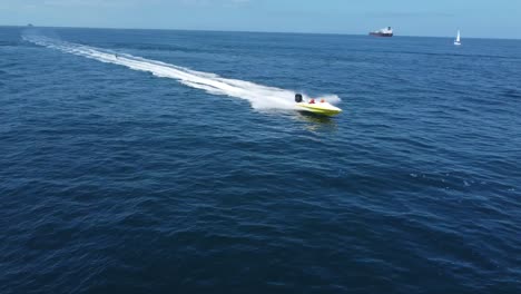 Long-Beach-Speedboat-Races-from-LBC-marina-to-Catalina-Island,-California-3