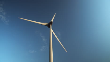 View-of-the-wind-turbine-propeller-from-below