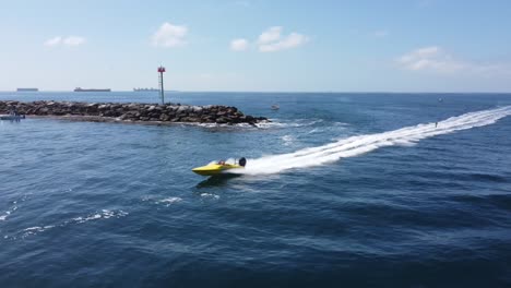 Long-Beach-Speedboat-Races-from-LBC-marina-to-Catalina-Island,-California-2