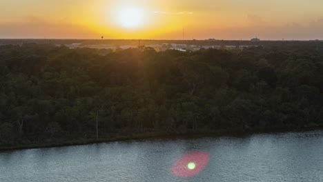 Sun-setting-in-Clear-Lake-city,-Texas-1