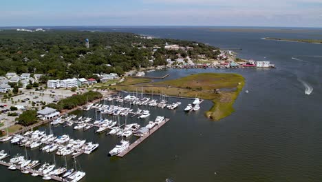 Aerial-high-over-southport-nc,-north-carolina-along-the-cape-fear-river