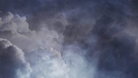 Gewitter-In-Den-Dunklen-Wolken-Mit-Blitzen