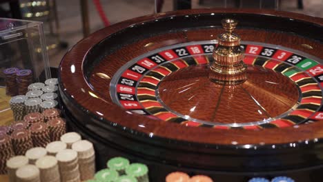 Roulette-and-bouncing-ball,-playing-chips-around,-casino-closeup-view
