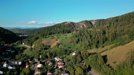 Kleines-Dorf-In-Der-Schweiz-Namens-Waldenburg-2