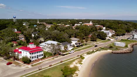 Aerial-push-in-to-southport-nc,-north-carolina