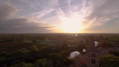 Sonnenuntergang-In-Den-Französischen-Farmländern-Und-Dem-Dorf-Béziers-In-Südfrankreich