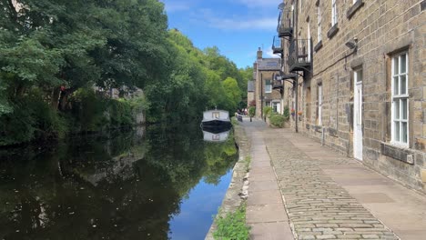 Canal-Boats,-Barges,-long,-narrow-boat-on-a-scenic-stretch-of-canal-in-Yorkshire,-England