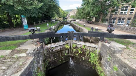 Old-Canal-Lock-on-a-English-Canal-in-West-Yorkshire,-England,-UK-1