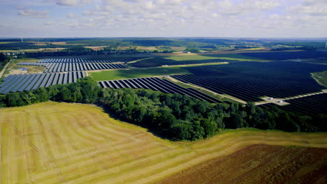 Vista-Of-Countryside-Farmland-With-Huge-Solar-Panel-Field-On-Sunny-Day