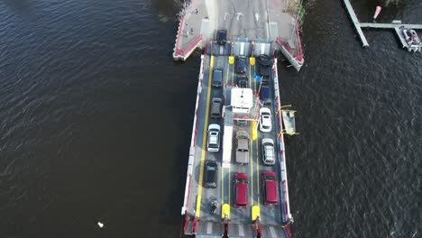 The-Merrimac-Car-Ferry-crosses-the-Wisconsin-River-4