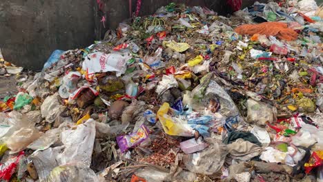 Garbage-Dump-full,-severe-plastic-pollution-problem,-tilt-up,-day