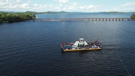 The-Merrimac-Car-Ferry-crosses-the-Wisconsin-River-3
