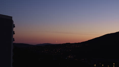Timelapse-Of-The-Moon-Setting-And-The-Light-Fading