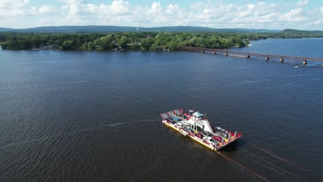 The-Merrimac-Car-Ferry-crosses-the-Wisconsin-River-2