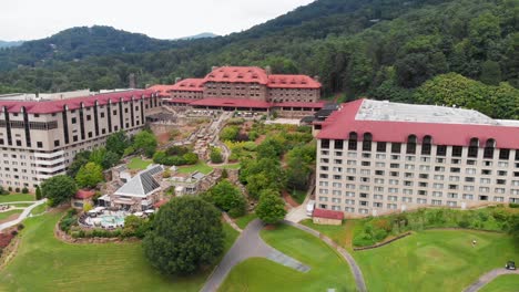 4K-Drone-Video-of-Beautiful-Grove-Park-Inn-in-Asheville,-NC-on-Sunny-Summer-Day
