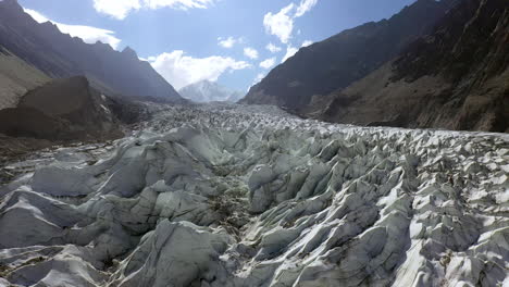 Drohne-über-Gletscher-Auf-Fairy-Meadows-Pakistan-Geschossen,-Filmische-Weit-Rotierende-Luftaufnahme