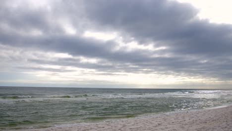 Ocean-waves-on-an-overcast-day