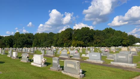 Cementerio-De-La-Iglesia-Durante-El-Verano-En-Carolina-Del-Norte
