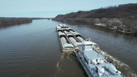 A-towboat-pushes-barges-north-on-the-Mississippi-River-6